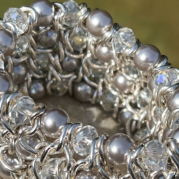 🩶 Pearl and Aurora Borealis AB Chain Stretch Bracelet - Picture 5 of 5